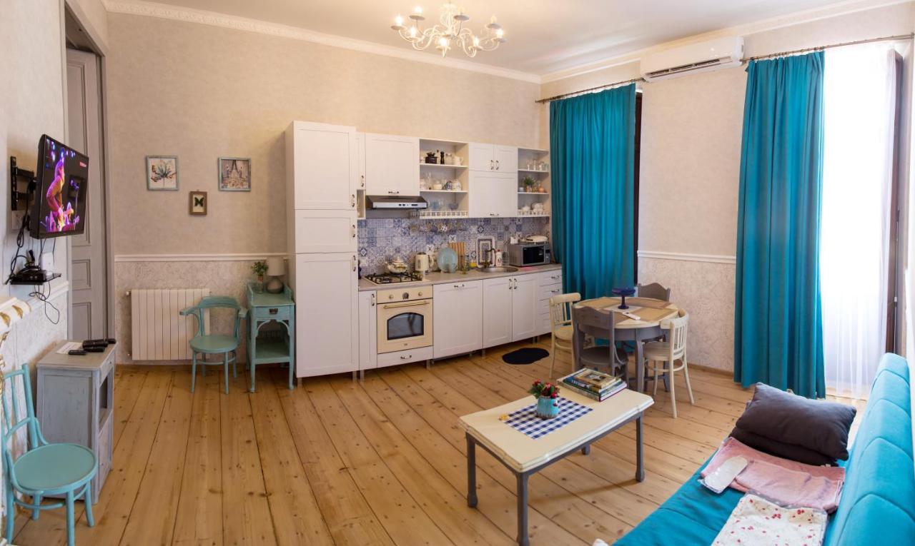 Apartament On Aghmashenebeli 26 تبليسي المظهر الخارجي الصورة