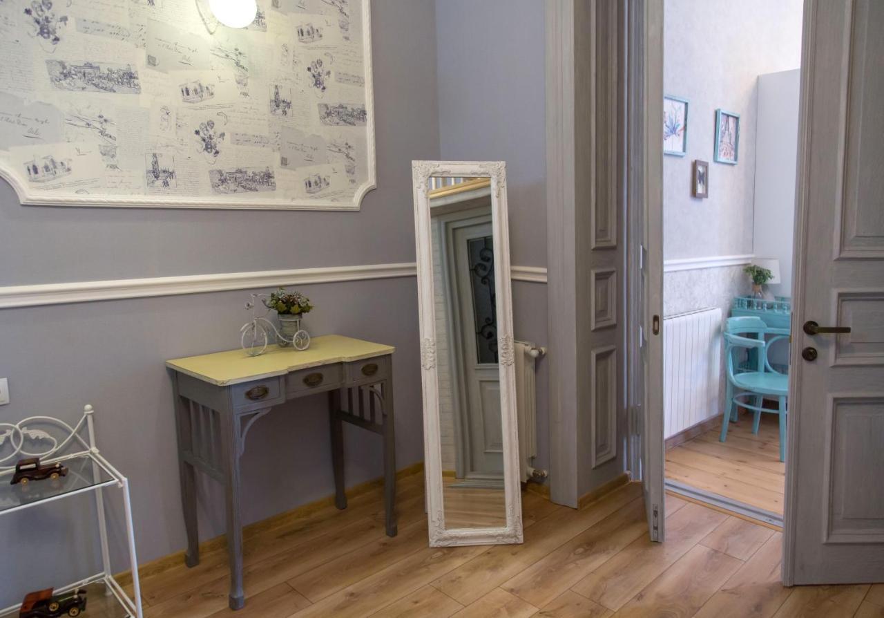 Apartament On Aghmashenebeli 26 تبليسي المظهر الخارجي الصورة